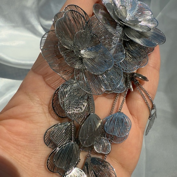 New! Zara Famous Kate Middleton Floral Statement Earrings - Picture 8 of 8